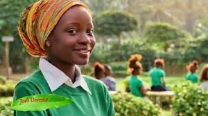 jeune fille avec arrière plan jardin au Mali